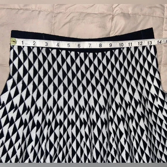 A-line fit & flare Skater Skirt.Retro Black/White Geometric design.Stretch knit. - Picture 4 of 9